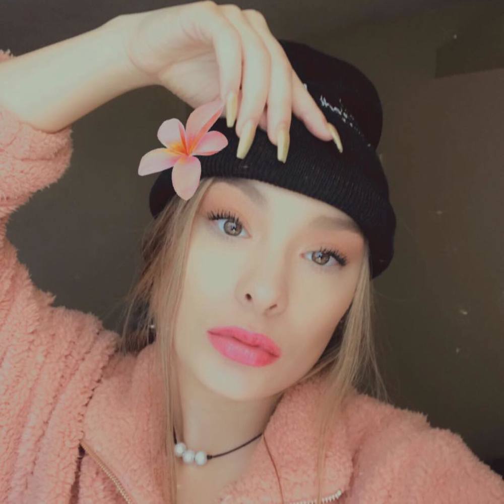 Meet your Posher, Kayla